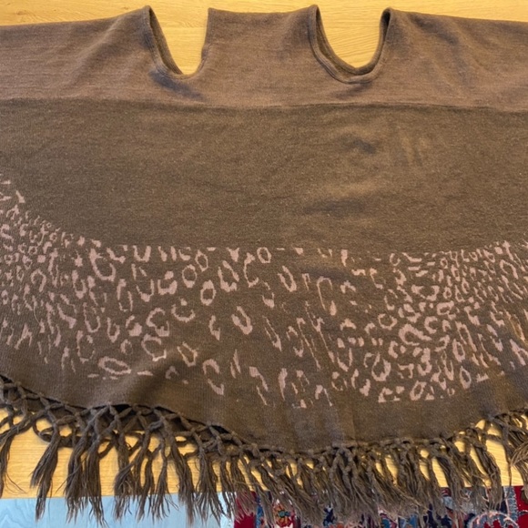 Brown Poncho - Picture 1 of 7
